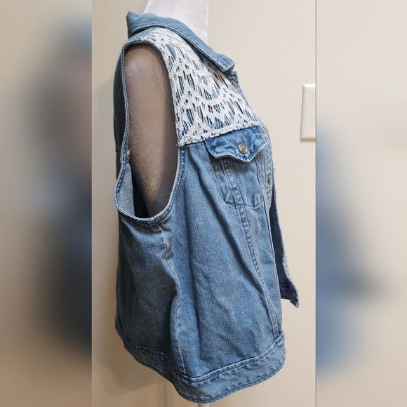 XL Denim Vest With White Crocheted Lace - Picture 8 of 9